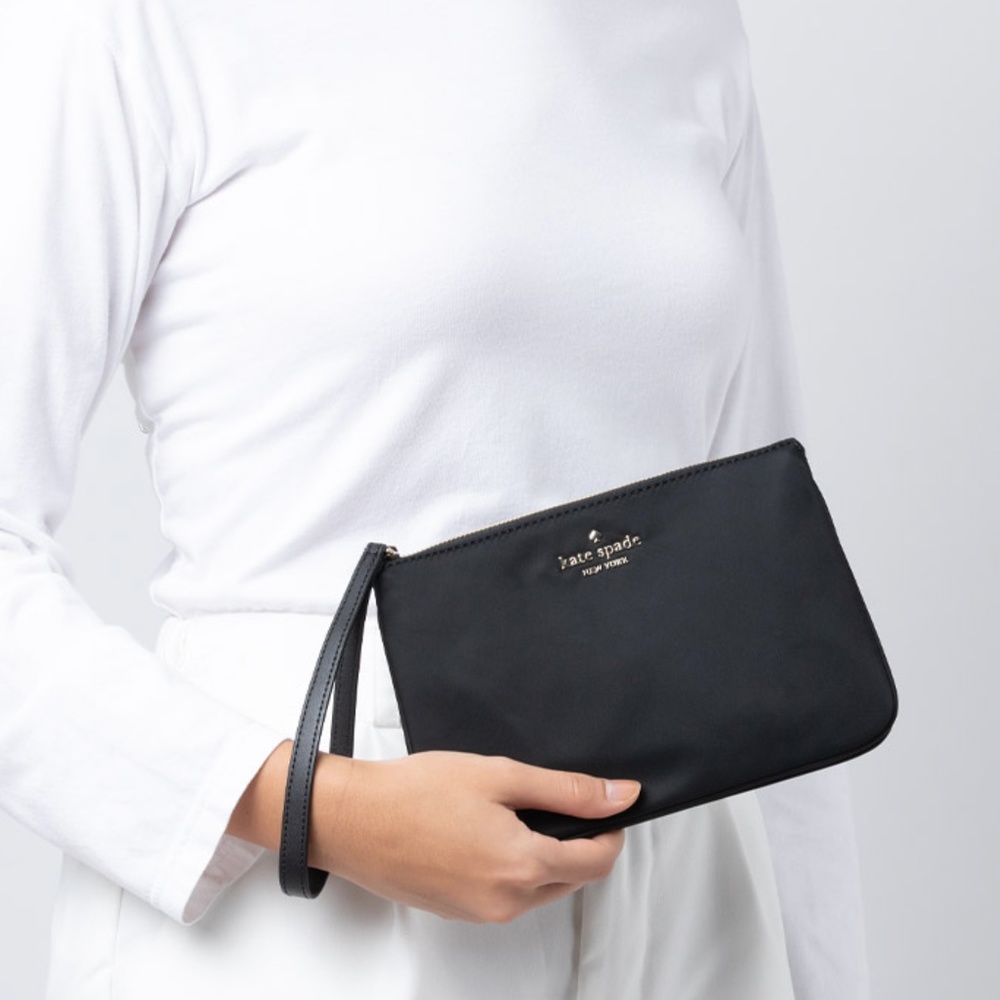 Kate Spade chelsea Black medium wristlet pouch Bag